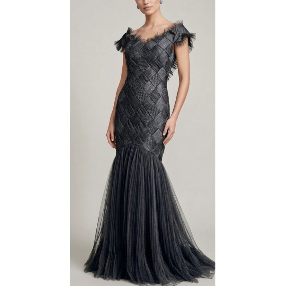 Tadashi Shoji Metallic Mermaid Gown Silver Black Pleated Tulle SX90204L Size 8